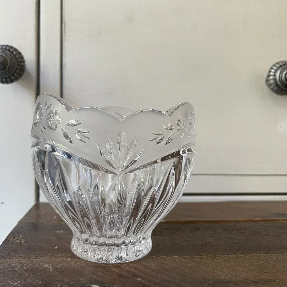 Oneida Southern Garden Crystal Candy Dish Frosted‎ Rose Design Table Decor Nice!